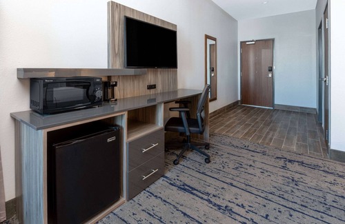 Frisco Hotel | La Quinta Inn & Suites by Wyndham Dallas - Frisco Stadium