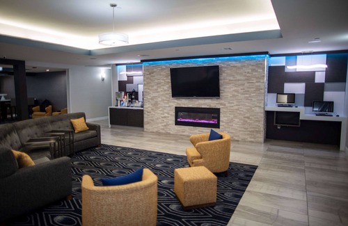North Shore Hotel | La Quinta Inn & Suites by Wyndham Houston East at Normandy