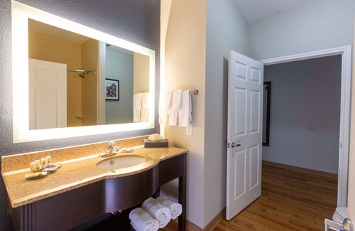 North Shore Hotel | La Quinta Inn & Suites by Wyndham Houston East at Normandy