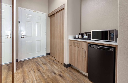 Northeast Houston Hotel | La Quinta Inn & Suites by Wyndham Houston Channelview