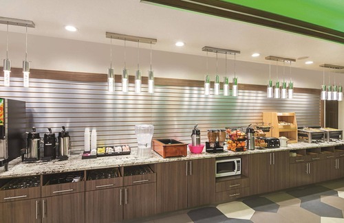 Kingwood Hotel | La Quinta Inn & Suites by Wyndham Kingwood Houston IAH Airpt