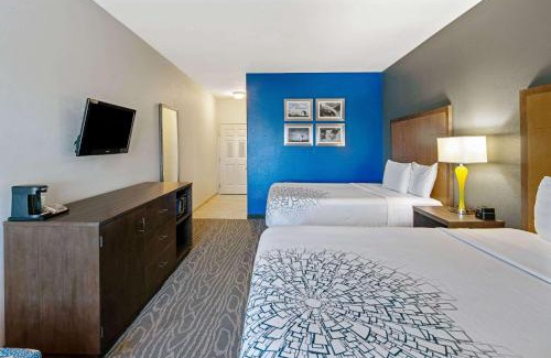 Monte Alto Hotel | La Quinta Inn & Suites by Wyndham Mercedes Outlet Mall