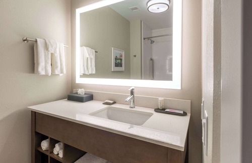Scotchtown Hotel | La Quinta Inn & Suites by Wyndham Middletown-Goshen