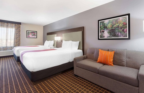 Rockford Hotel | La Quinta Inn & Suites by Wyndham Rockford