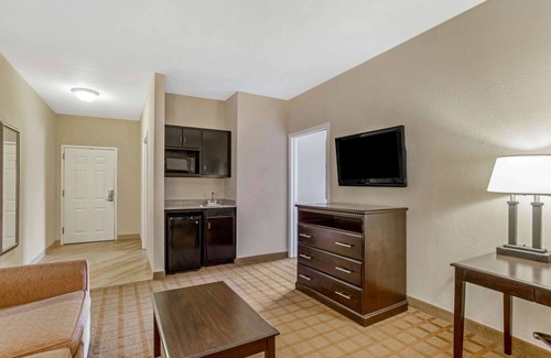 Satsuma Hotel | La Quinta Inn & Suites by Wyndham Mobile Satsuma/Saraland