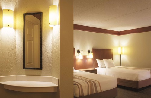 Cumberland Hotel | La Quinta Inn & Suites by Wyndham Atlanta Ballpark/Galleria