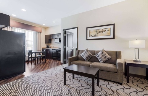Auburn Hotel | La Quinta Inn & Suites by Wyndham Auburn