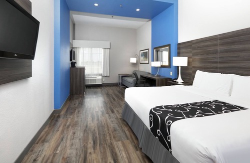 Denton Hotel | La Quinta Inn & Suites by Wyndham Denton - University Drive
