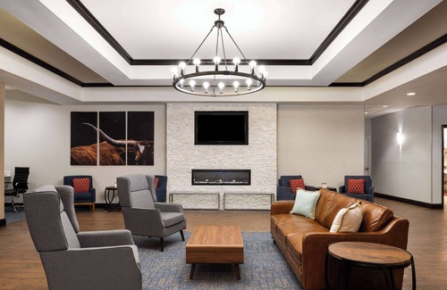 Denton Hotel | La Quinta Inn & Suites by Wyndham Denton - University Drive