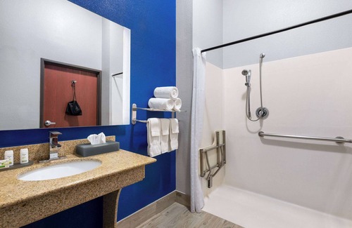 Denton Hotel | La Quinta Inn & Suites by Wyndham Denton - University Drive