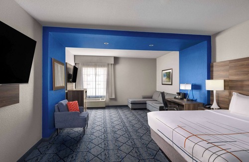 Denton Hotel | La Quinta Inn & Suites by Wyndham Denton - University Drive
