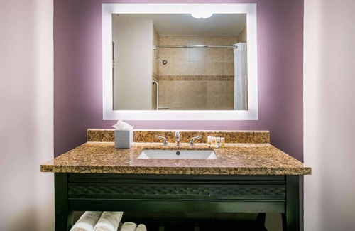 Euless Hotel | La Quinta Inn & Suites by Wyndham DFW Airport West - Euless