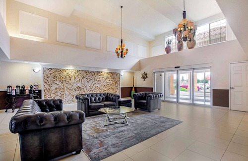 Fowler Hotel | La Quinta Inn & Suites by Wyndham Fowler