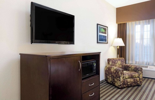 Fowler Hotel | La Quinta Inn & Suites by Wyndham Fowler