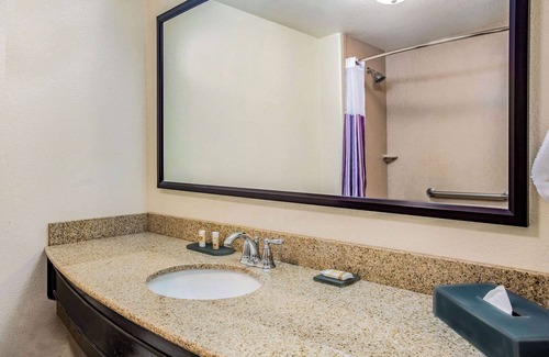 Fowler Hotel | La Quinta Inn & Suites by Wyndham Fowler