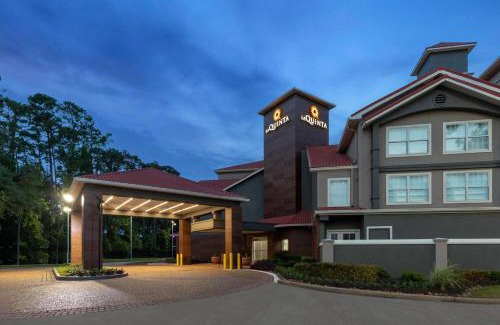 Houston Hotel | La Quinta Inn & Suites by Wyndham Houston Bush IAH South
