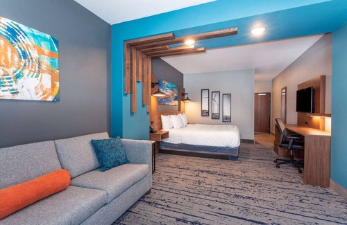 Limon Hotel | La Quinta Inn & Suites by Wyndham Limon