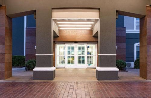 Norfolk - Virginia Beach Hotel | La Quinta Inn & Suites by Wyndham Norfolk