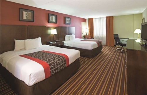 Salisbury Hotel | La Quinta Inn & Suites by Wyndham Salisbury