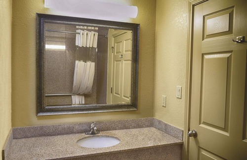 Alice Hotel | La Quinta Inn & Suites by Wyndham Alice