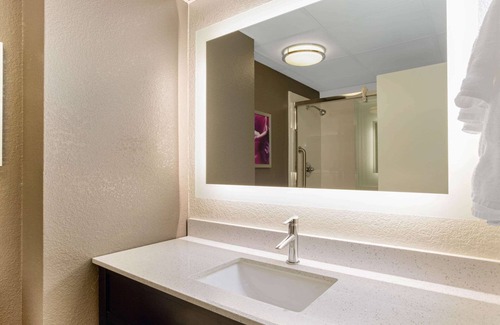 Andover Hotel | La Quinta Inn & Suites by Wyndham Boston-Andover