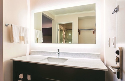 Lindridge-Martin Manor Hotel | La Quinta Inn & Suites by Wyndham Atlanta Midtown - Buckhead