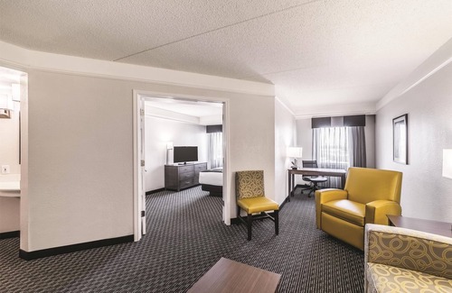 Austin Hotel | La Quinta Inn & Suites by Wyndham Austin Airport