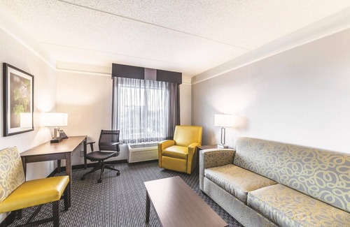 Austin Hotel | La Quinta Inn & Suites by Wyndham Austin Airport