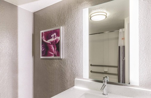 Austin Hotel | La Quinta Inn & Suites by Wyndham Austin Airport