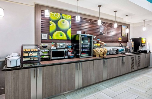 Conroe Hotel | La Quinta Inn & Suites by Wyndham Conroe