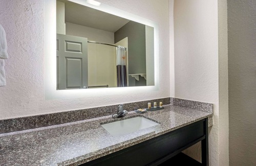 Conroe Hotel | La Quinta Inn & Suites by Wyndham Conroe