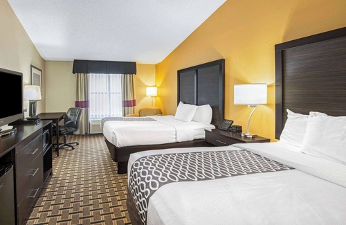 Denison Hotel | La Quinta Inn & Suites by Wyndham Denison - N. Lake Texoma