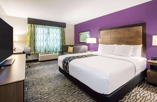 Elkhart Hotel | La Quinta Inn & Suites by Wyndham Elkhart
