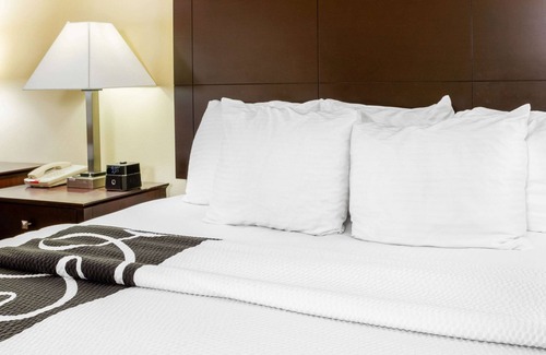 Ennis Hotel | La Quinta Inn & Suites by Wyndham Ennis