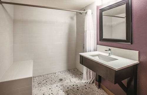 Fiskdale Hotel | La Quinta Inn & Suites by Wyndham Sturbridge