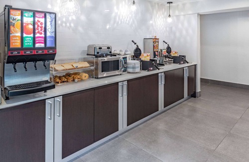 Sharpstown Hotel | La Quinta Inn & Suites by Wyndham Houston Southwest