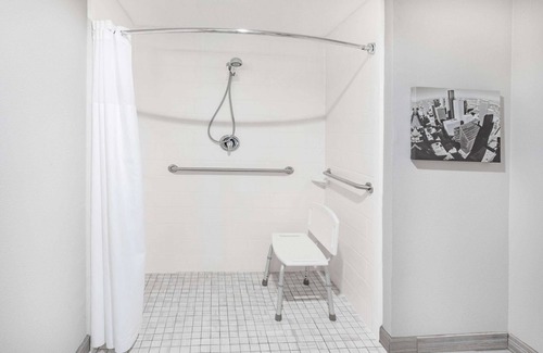 Sharpstown Hotel | La Quinta Inn & Suites by Wyndham Houston Southwest