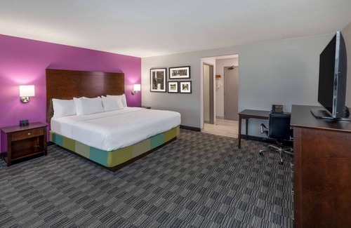 Brookhollow Hotel | La Quinta Inn & Suites by Wyndham Houston NW Brookhollow