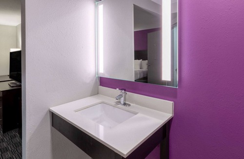 Brookhollow Hotel | La Quinta Inn & Suites by Wyndham Houston NW Brookhollow