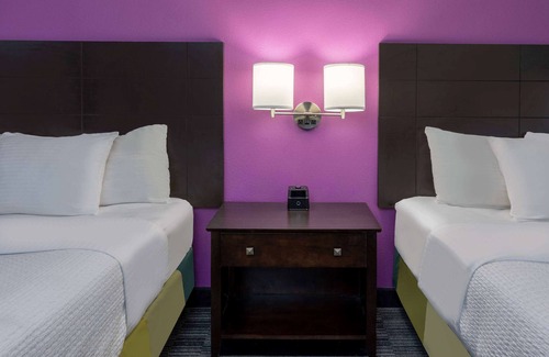 Brookhollow Hotel | La Quinta Inn & Suites by Wyndham Houston NW Brookhollow