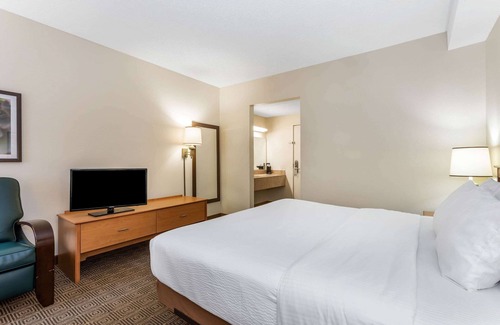 Orlando Hotel | La Quinta Inn & Suites by Wyndham Orlando South