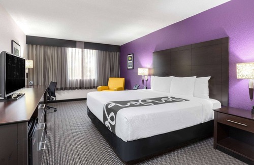 Clifton Hotel | La Quinta Inn & Suites by Wyndham Clifton/Rutherford
