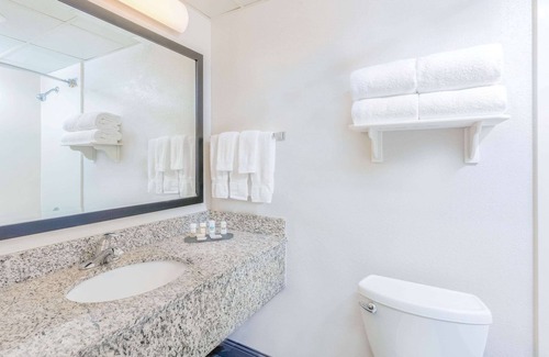 Clifton Hotel | La Quinta Inn & Suites by Wyndham Clifton/Rutherford