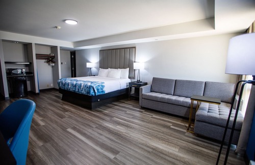 Northwest Dallas Hotel | La Quinta Inn & Suites by Wyndham Dallas I-35 Walnut Hill Ln