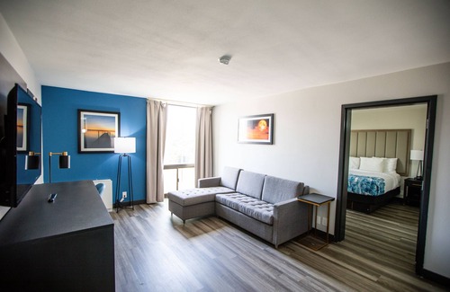 Northwest Dallas Hotel | La Quinta Inn & Suites by Wyndham Dallas I-35 Walnut Hill Ln