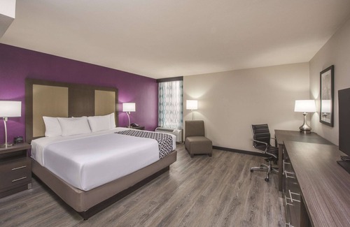 Festus Hotel | La Quinta Inn & Suites by Wyndham Festus - St. Louis South