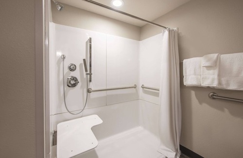 Festus Hotel | La Quinta Inn & Suites by Wyndham Festus - St. Louis South