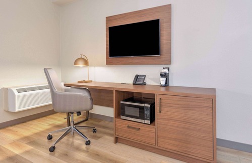 Irving Hotel | La Quinta Inn & Suites by Wyndham Dallas DFW Airport North