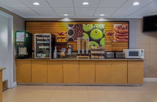 Naples Hotel | La Quinta Inn & Suites by Wyndham Naples East (I-75)