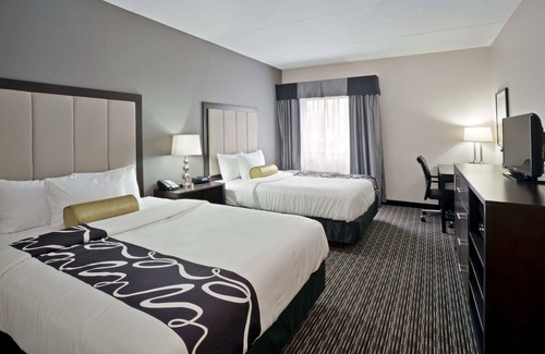 Romulus Hotel | La Quinta Inn & Suites by Wyndham Detroit Metro Airport